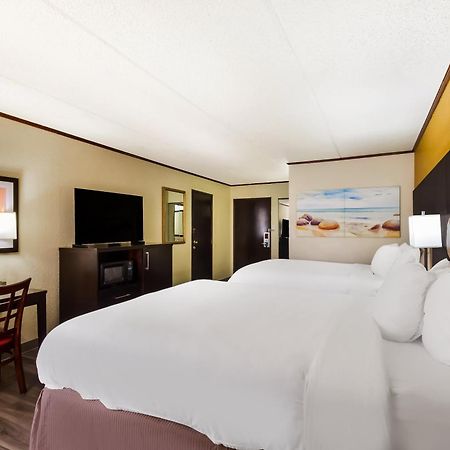 Clarion Pointe Lake Jackson - Clute Bagian luar foto