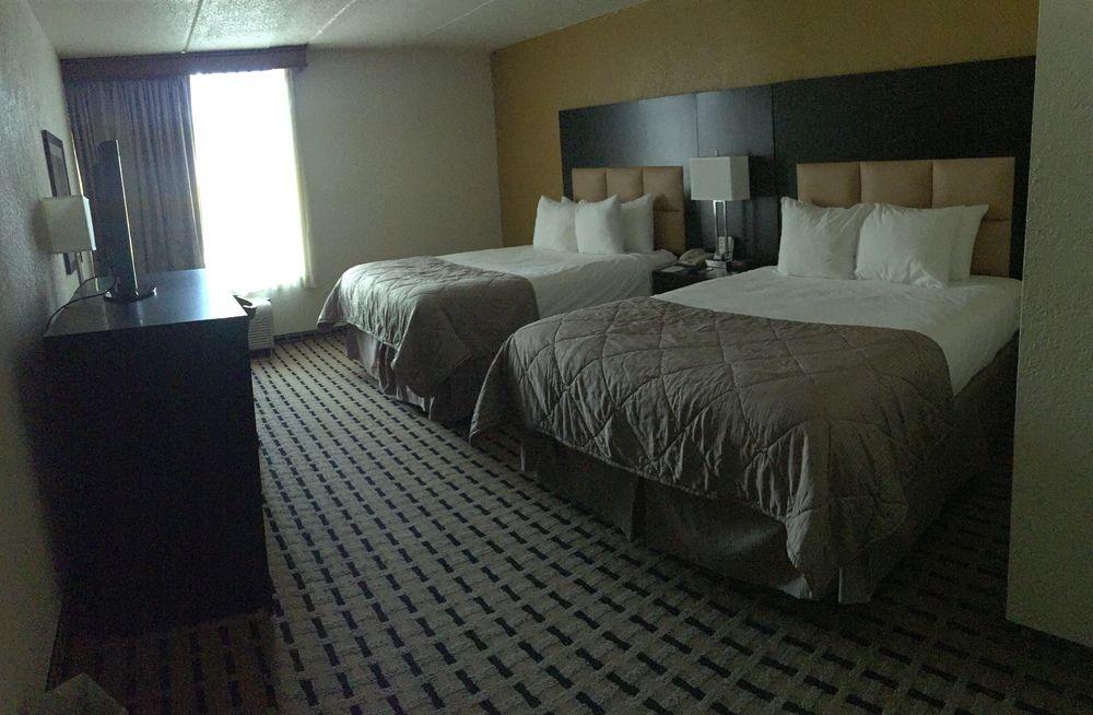 Clarion Pointe Lake Jackson - Clute Bagian luar foto