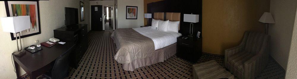 Clarion Pointe Lake Jackson - Clute Bagian luar foto