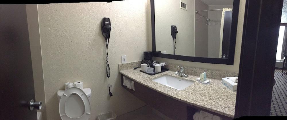Clarion Pointe Lake Jackson - Clute Bagian luar foto