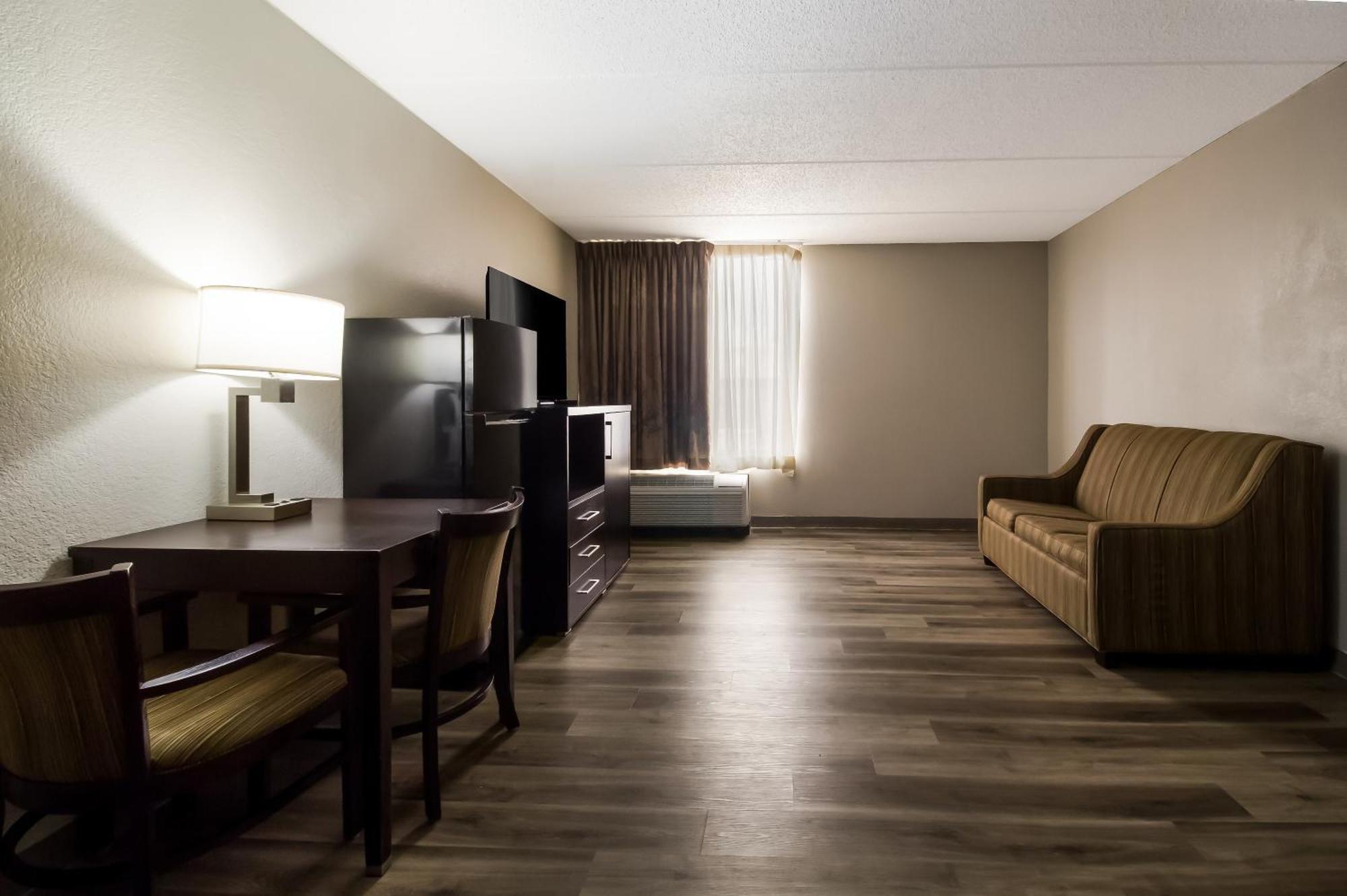 Clarion Pointe Lake Jackson - Clute Bagian luar foto
