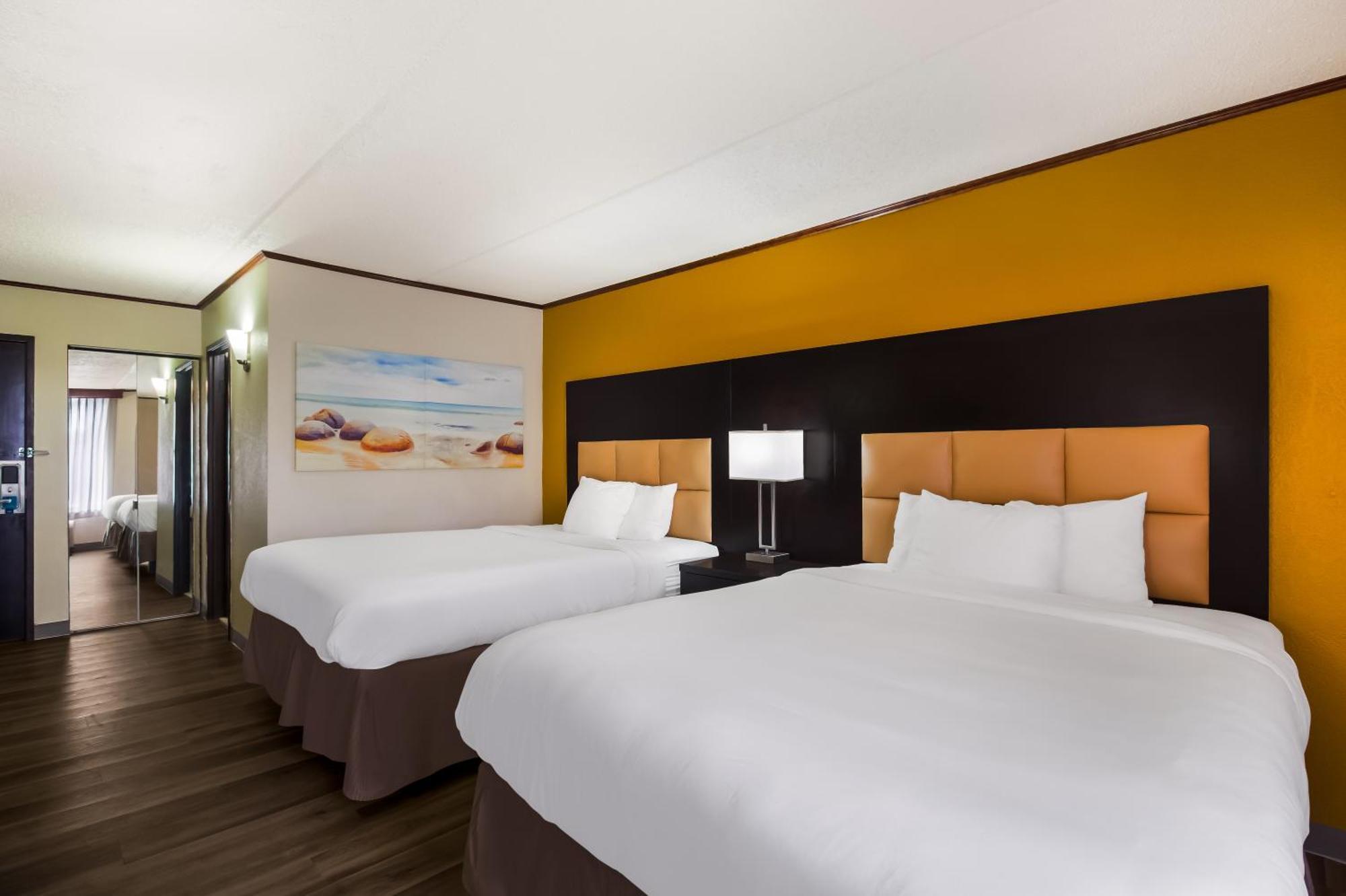 Clarion Pointe Lake Jackson - Clute Bagian luar foto