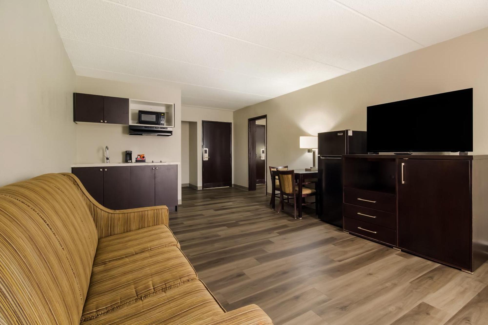 Clarion Pointe Lake Jackson - Clute Bagian luar foto