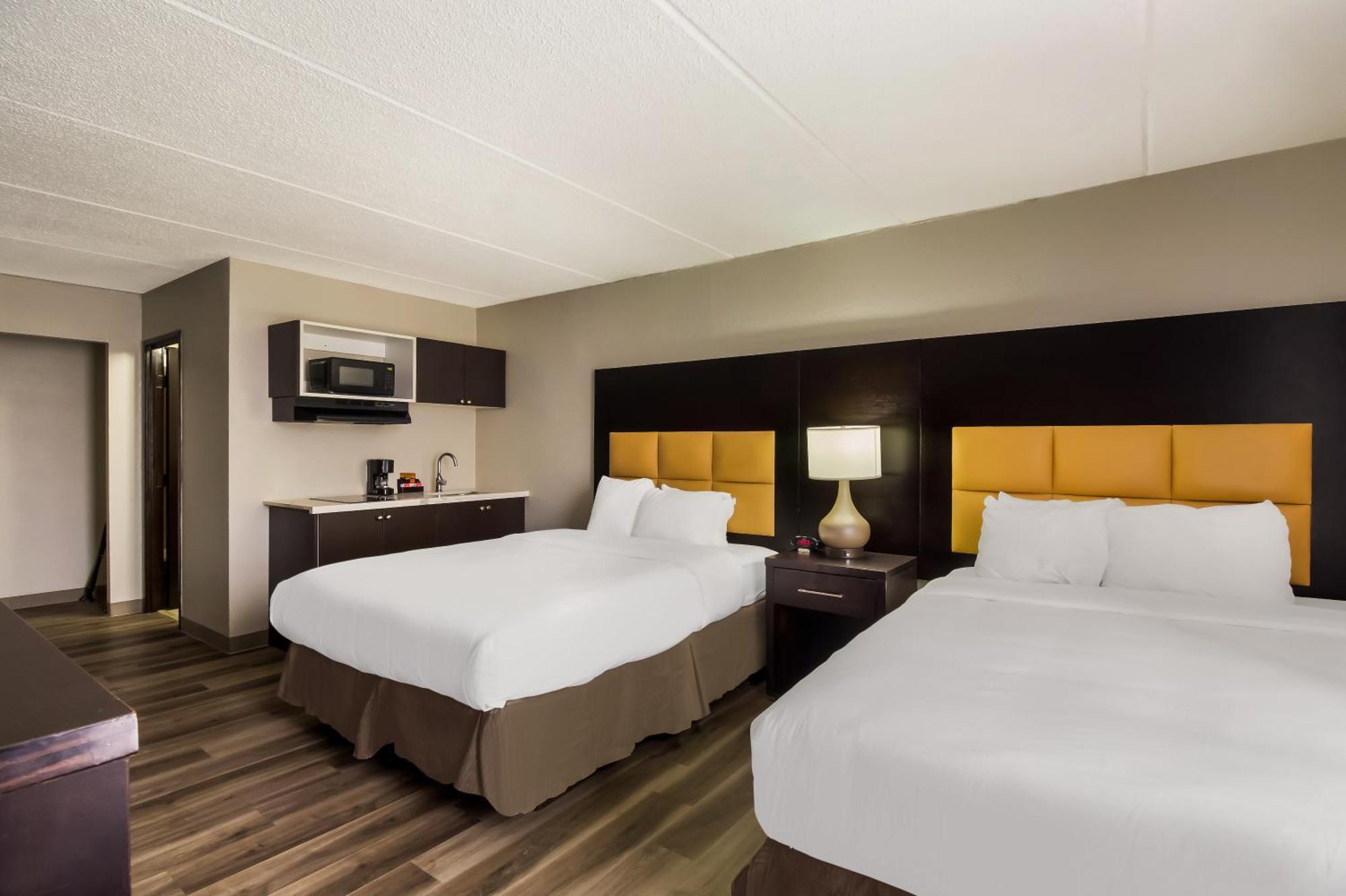 Clarion Pointe Lake Jackson - Clute Bagian luar foto