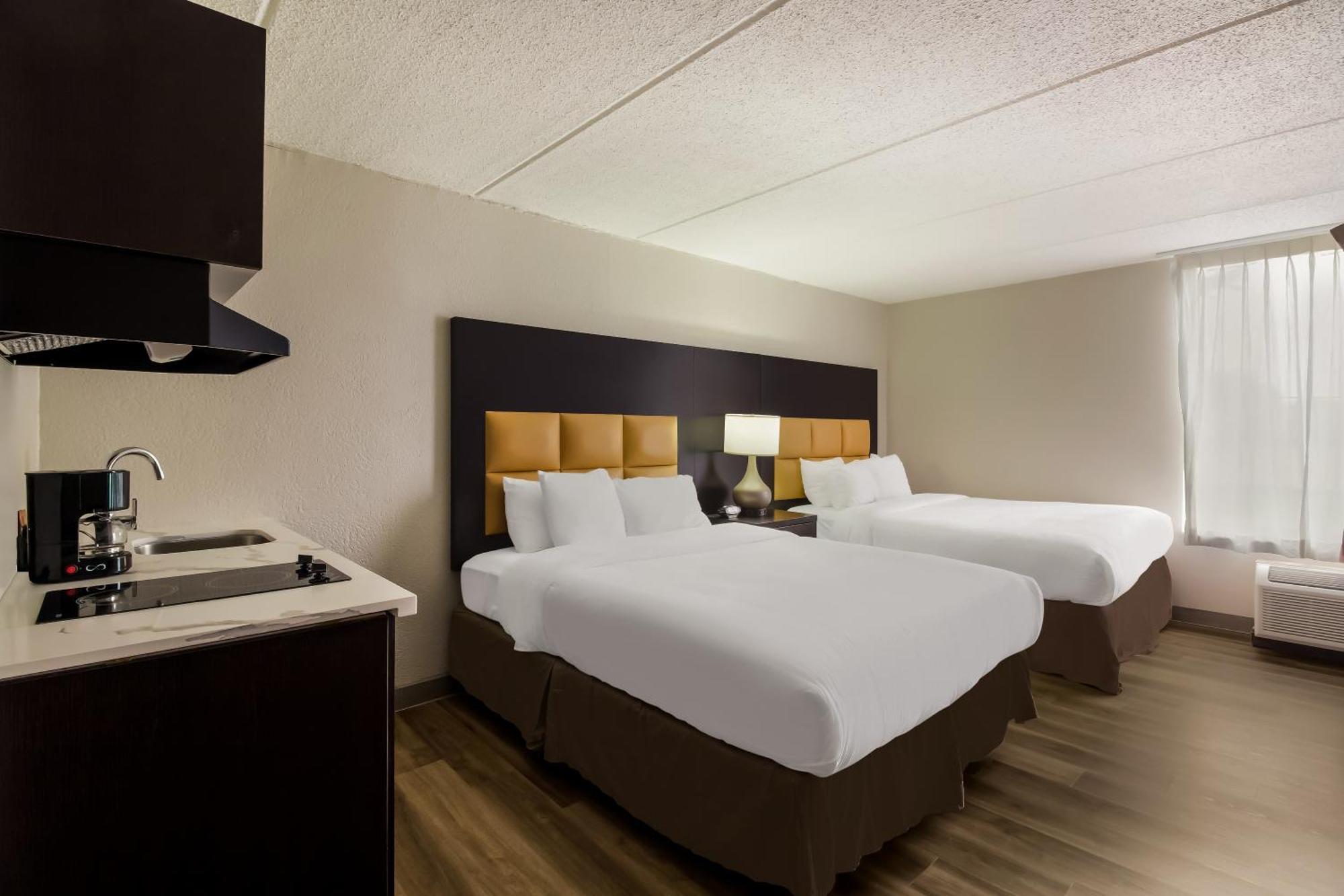 Clarion Pointe Lake Jackson - Clute Bagian luar foto