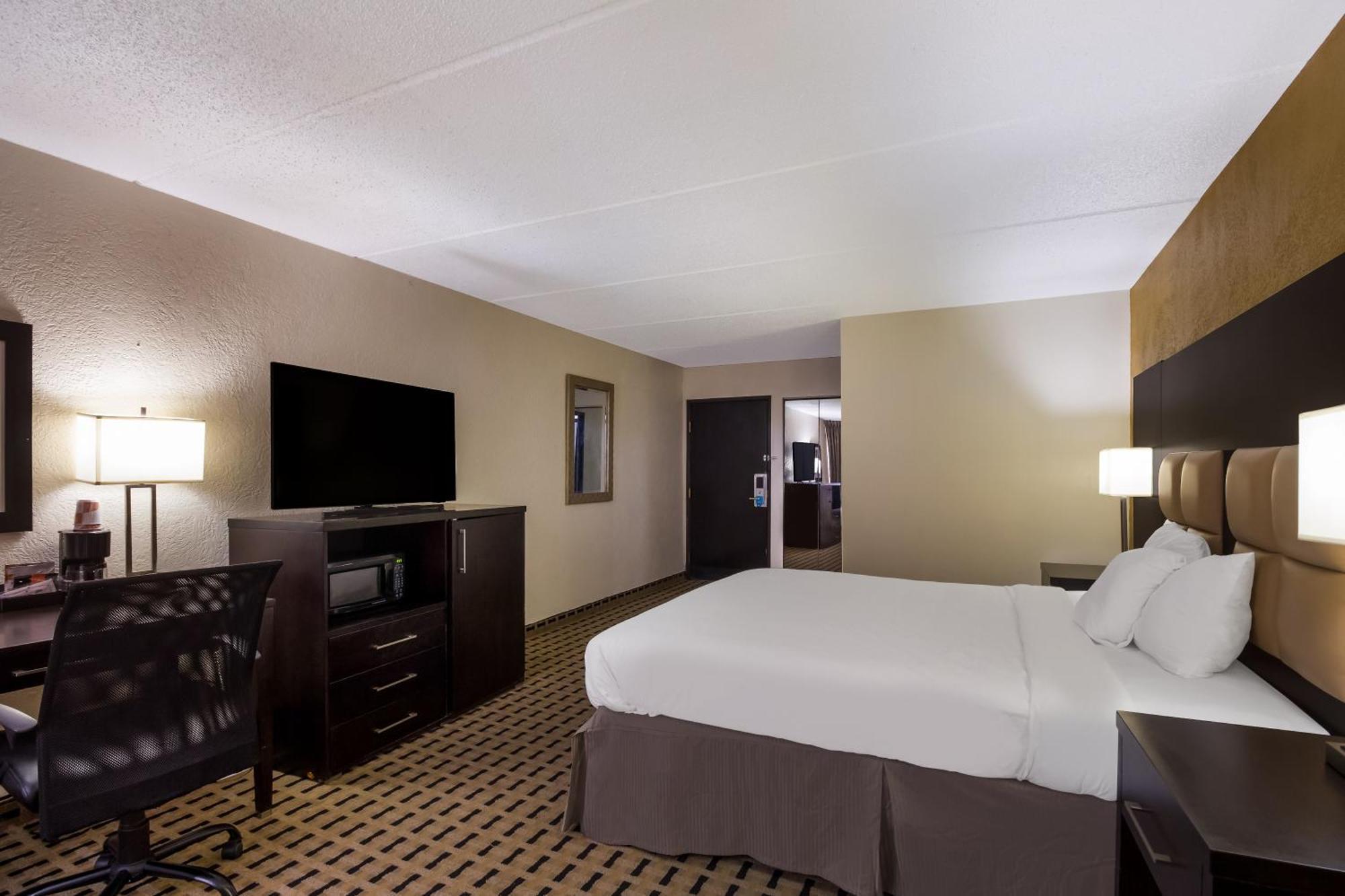 Clarion Pointe Lake Jackson - Clute Bagian luar foto