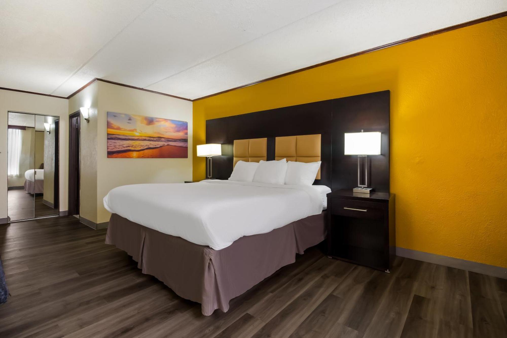 Clarion Pointe Lake Jackson - Clute Bagian luar foto