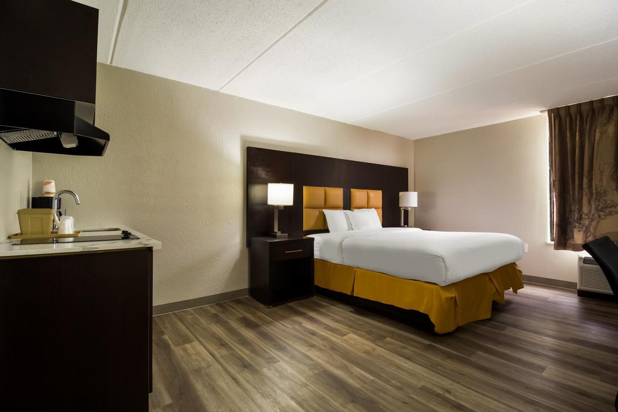 Clarion Pointe Lake Jackson - Clute Bagian luar foto