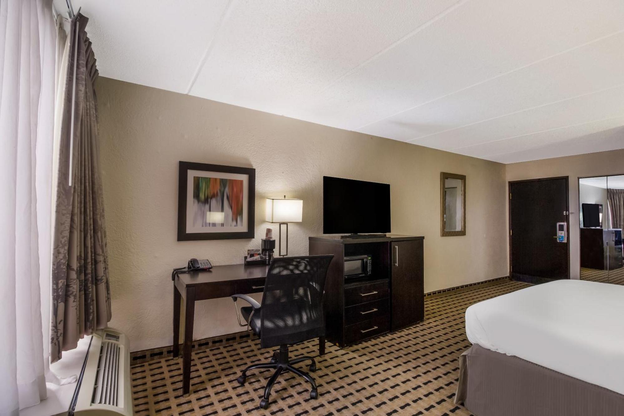 Clarion Pointe Lake Jackson - Clute Bagian luar foto
