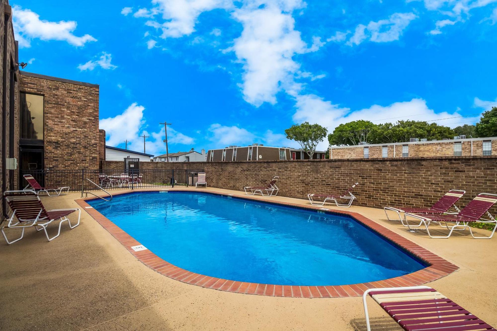 Clarion Pointe Lake Jackson - Clute Bagian luar foto