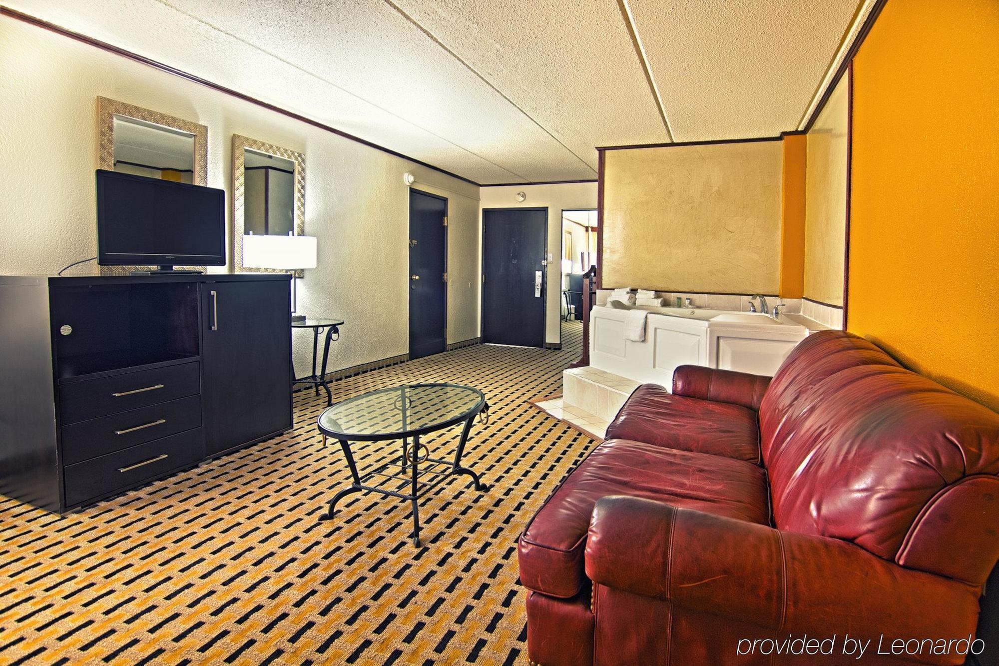 Clarion Pointe Lake Jackson - Clute Bagian luar foto
