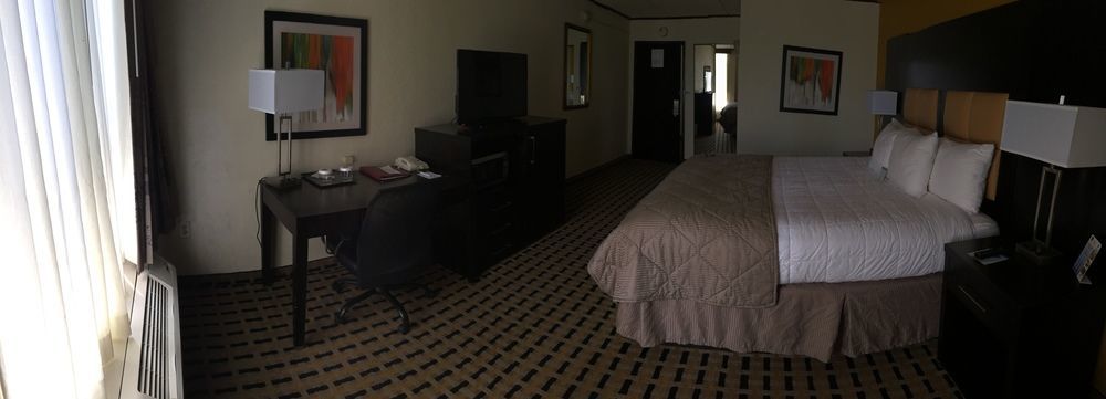 Clarion Pointe Lake Jackson - Clute Bagian luar foto