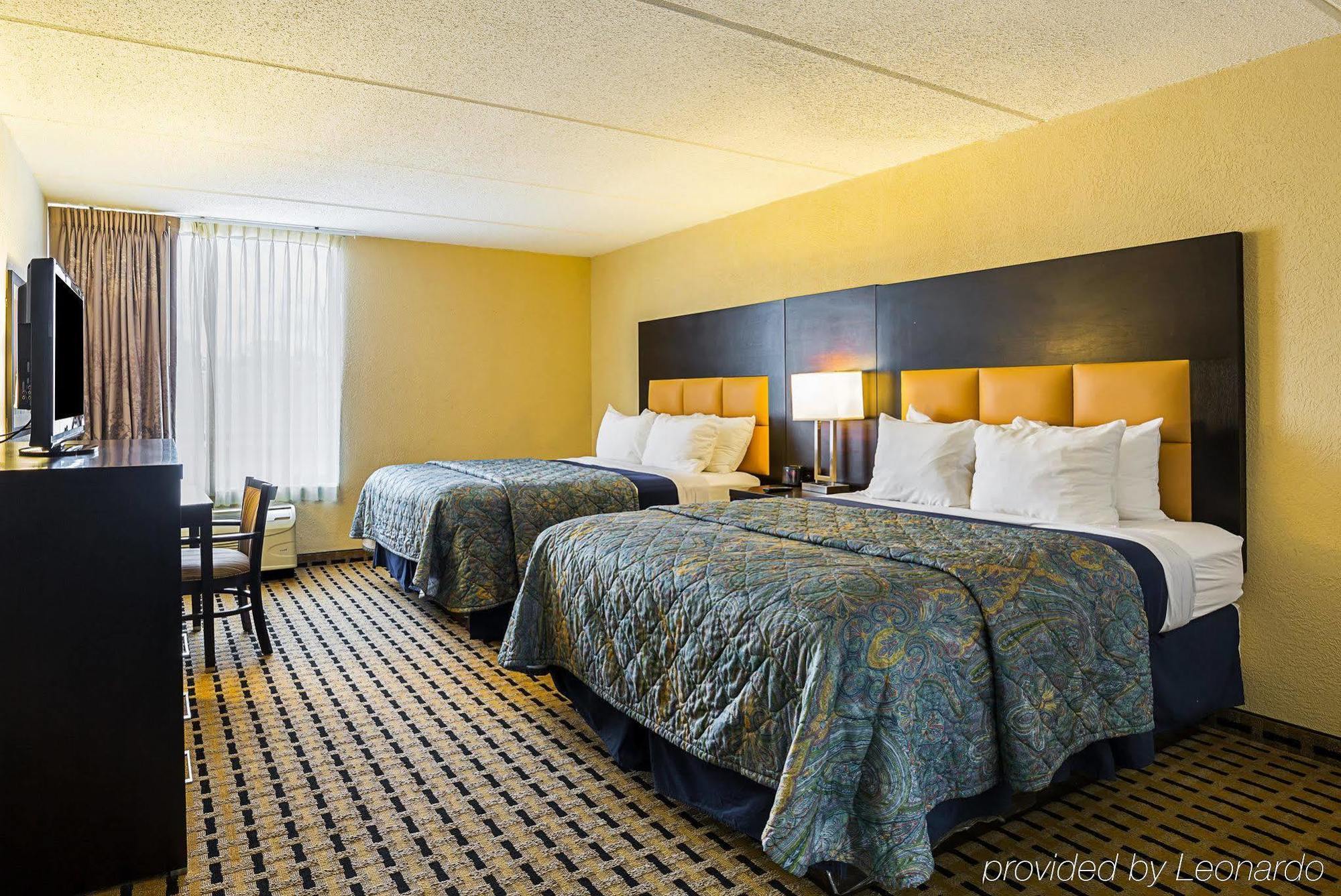Clarion Pointe Lake Jackson - Clute Bagian luar foto