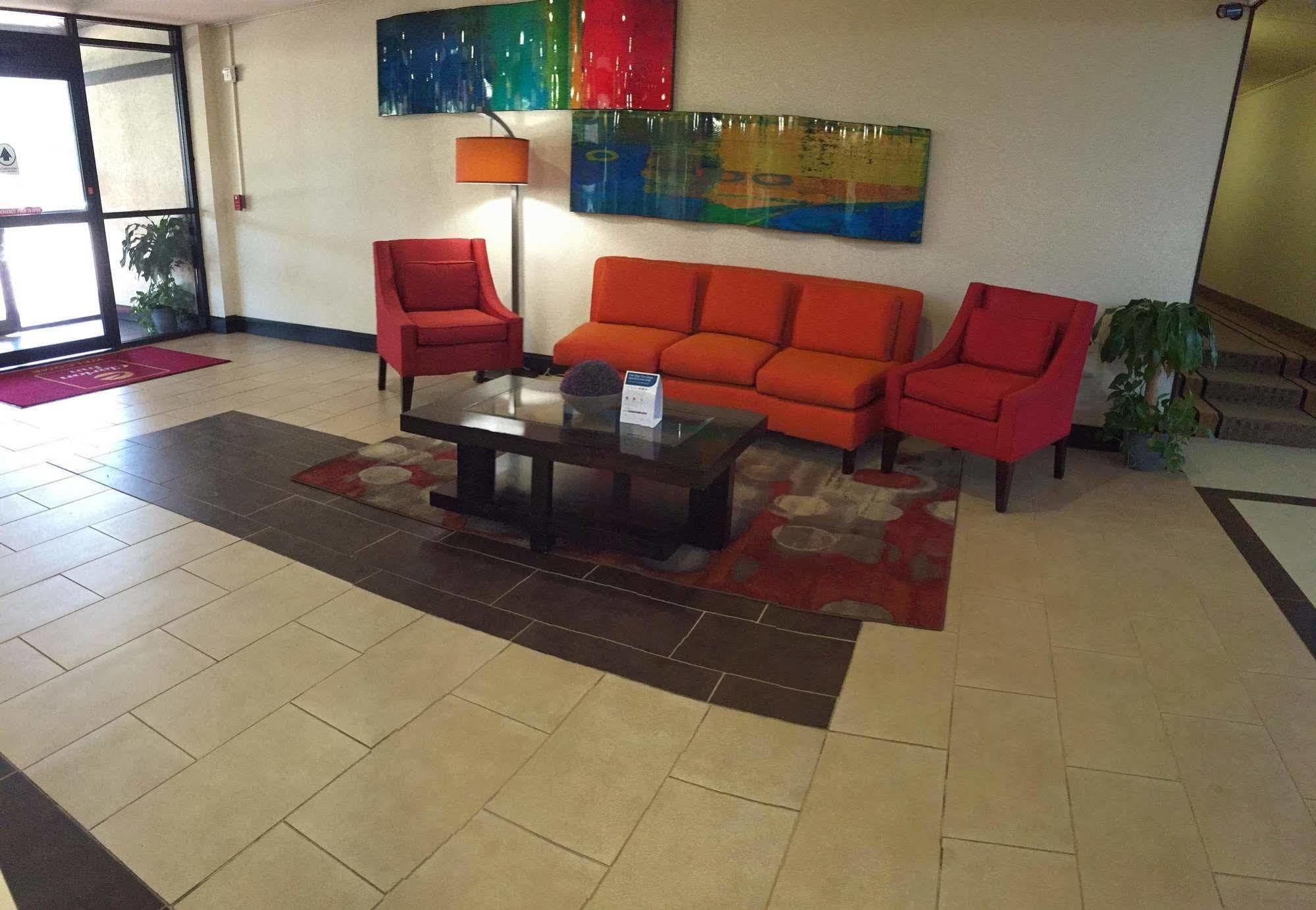 Clarion Pointe Lake Jackson - Clute Bagian luar foto