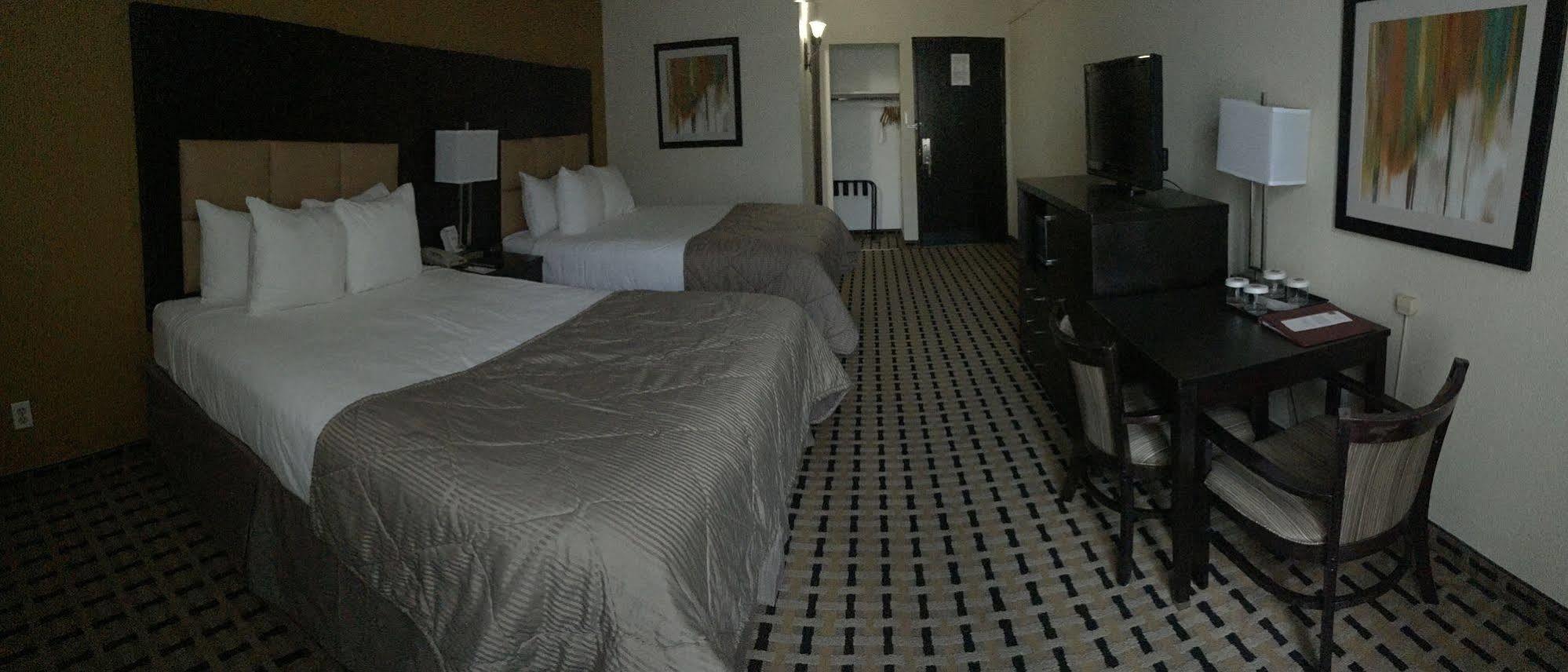 Clarion Pointe Lake Jackson - Clute Bagian luar foto