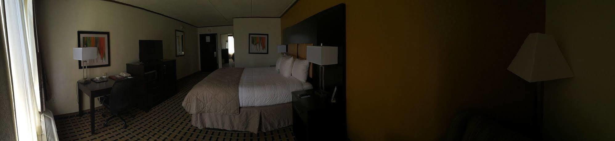Clarion Pointe Lake Jackson - Clute Bagian luar foto