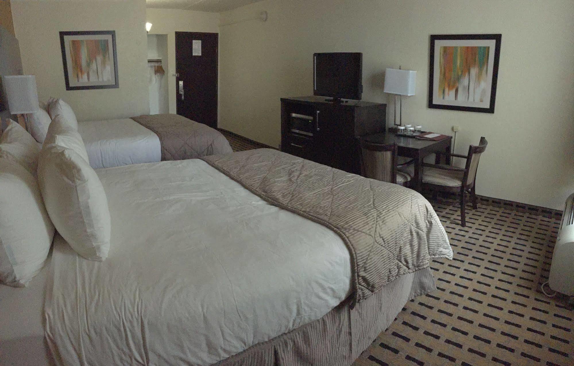 Clarion Pointe Lake Jackson - Clute Bagian luar foto