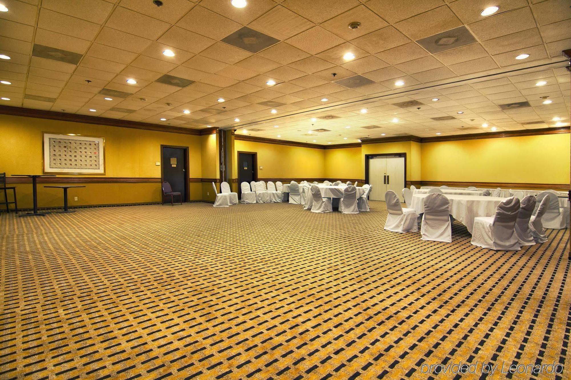Clarion Pointe Lake Jackson - Clute Bagian luar foto